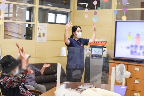 アクティビティの様子教室