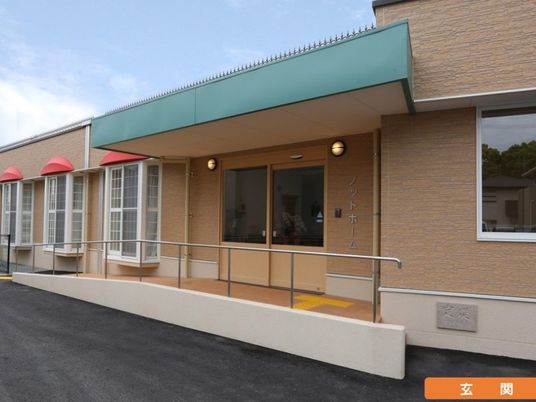 建物の玄関  