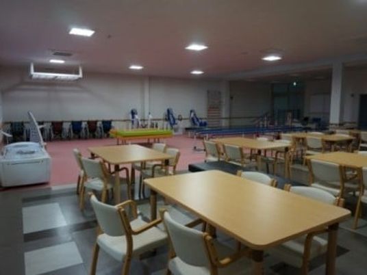 広い食堂の訓練設備  