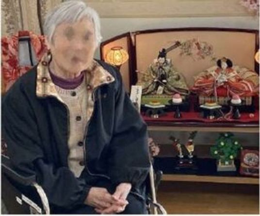 お祭り飾りの和室