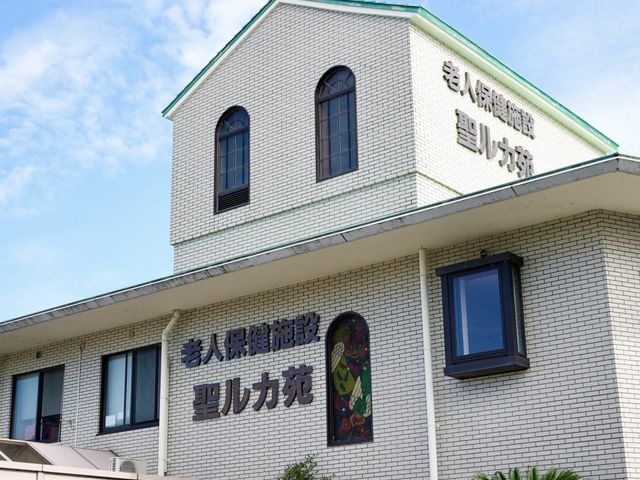 外観の建物 外観 ゆったりとした造りの外観は、明るく開放的な雰囲気を感じさせます。過ごしやすい環境が整っており、安心できる空間です。