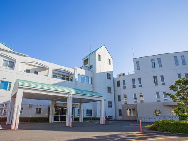 立派な建物の外観 外観 立派な建物の外観は、明るく開放的な雰囲気で、施設の第一印象を良くします。
