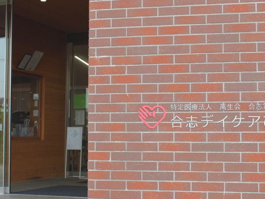 レンガ壁の入口  