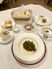 温かい料理のテーブル