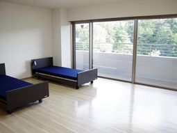 明るい居室の一角