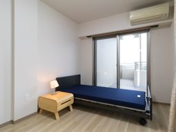 居室とベッドの様子