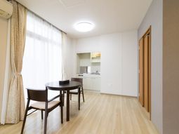 明るい居室の一角