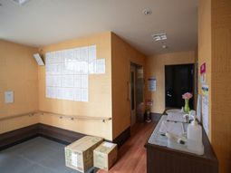 廊下の角にある掲示物