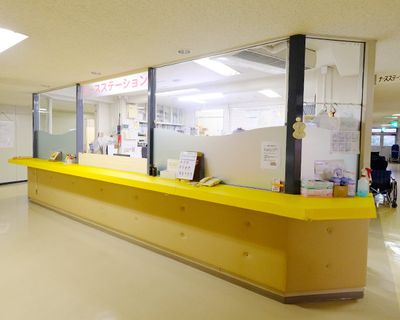 スタッフがいるカウンター