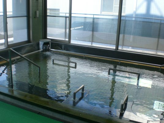 自然光あふれる浴室