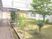 中庭の木と通路  