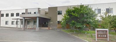 入り口のある建物外観