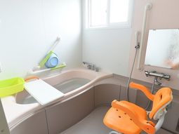 バリアフリーの浴室