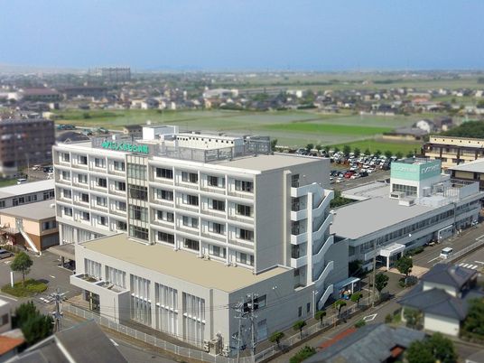 病院併設の建物外観  