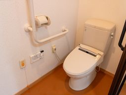 手すり付きトイレ