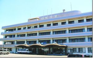 広々とした施設の外観
