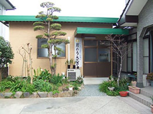 庭が美しい入口