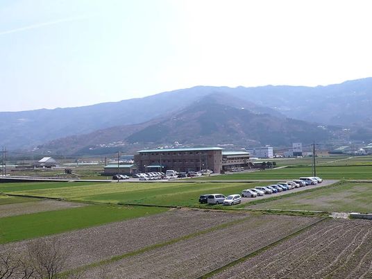 田園にある建物の外観  