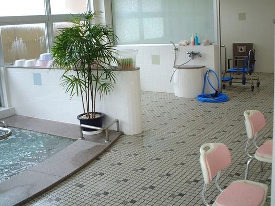 明るい浴室の洗い場  