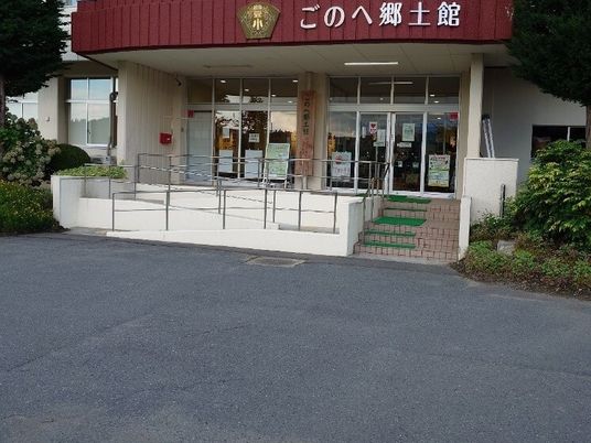 施設の正面玄関  