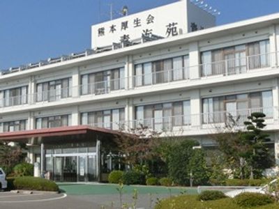緑豊かな建物外観