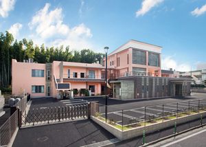 広々とした建物の外観