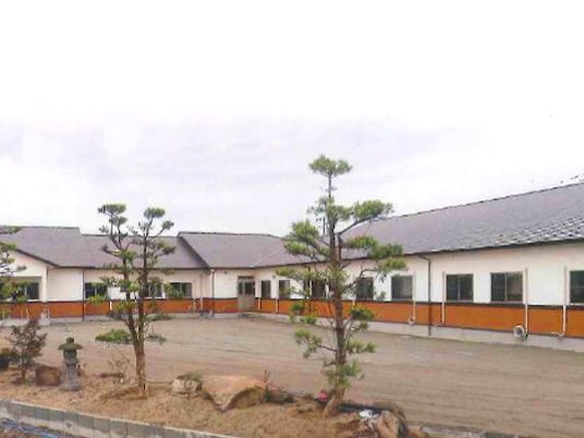 中庭のある建物外観  