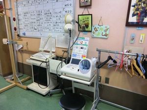 機能訓練機器のある室内  