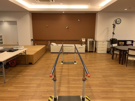光が差し込む訓練室