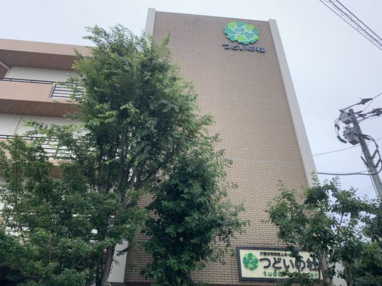 高い建物の外観