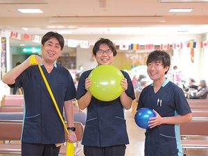 スタッフ3人の食堂  
