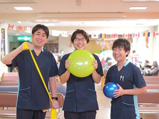 スタッフ3人の食堂  