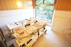 設備の整った浴室