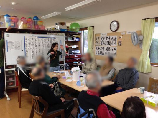 和やかな会議の部屋