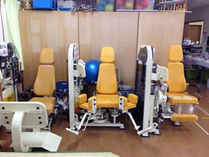運動機器が並ぶ訓練室