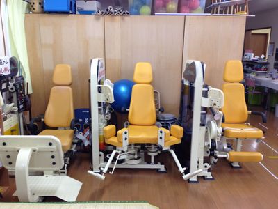 運動機器が並ぶ訓練室