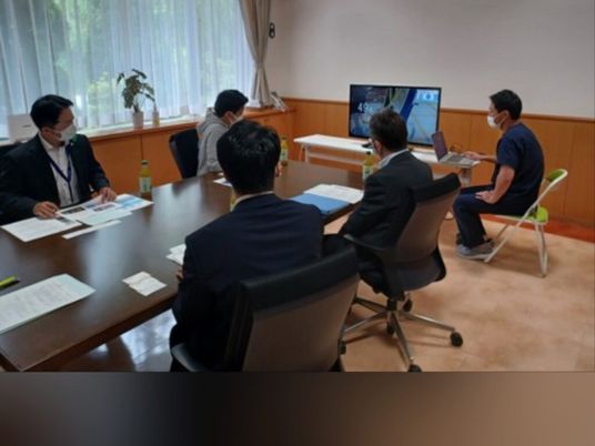 会議中の多目的室  