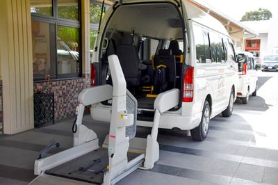 リフト付き車両の様子