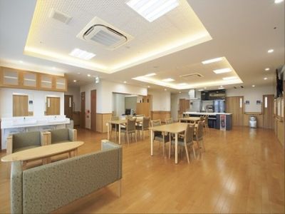 明るい清潔感のある食堂