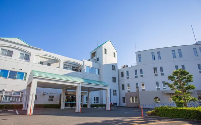 のどかな雰囲気の建物外観