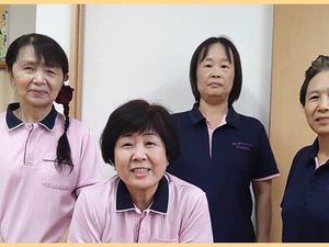 スタッフ集合の室内  