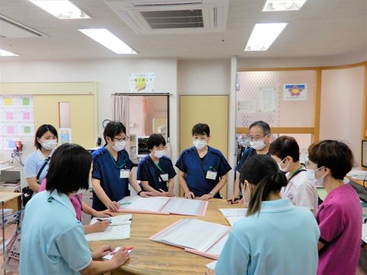 スタッフが集う機能訓練室