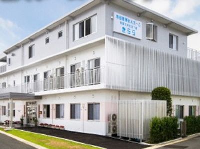 開放的な建物外観
