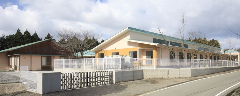 広い建物の外観
