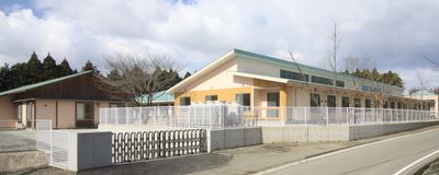 広い建物の外観