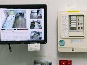 見守り機器がある壁面  