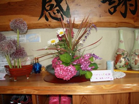 花の飾り棚の一角  