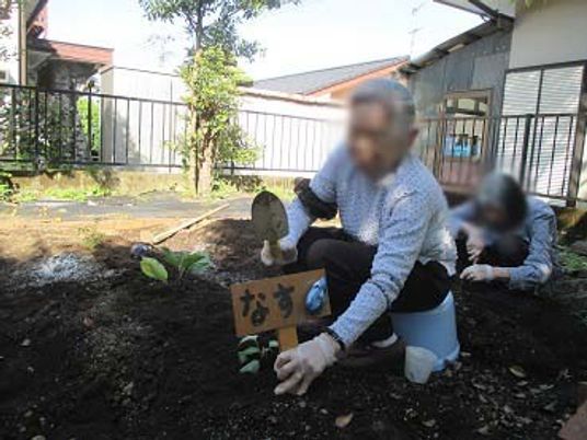 庭での作業