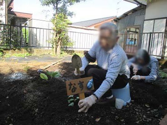 庭での作業