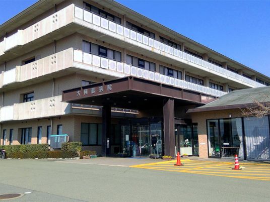 落ち着いた外観の建物